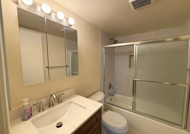 Building Photo - 9392 Twin Trails Dr