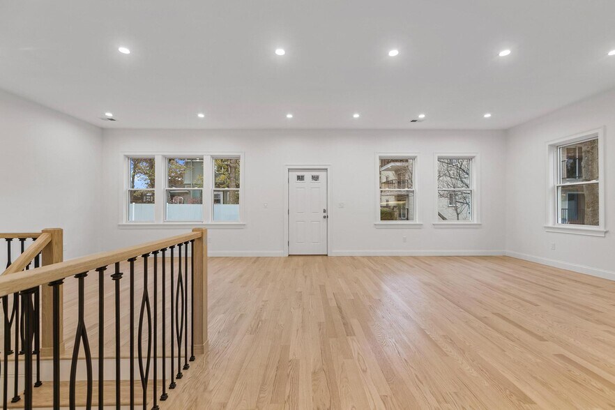 Building Photo - 14 Newell Rd