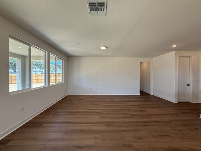 Building Photo - 156 Coiner St
