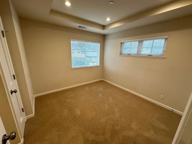 Building Photo - 3615 Chestnut St