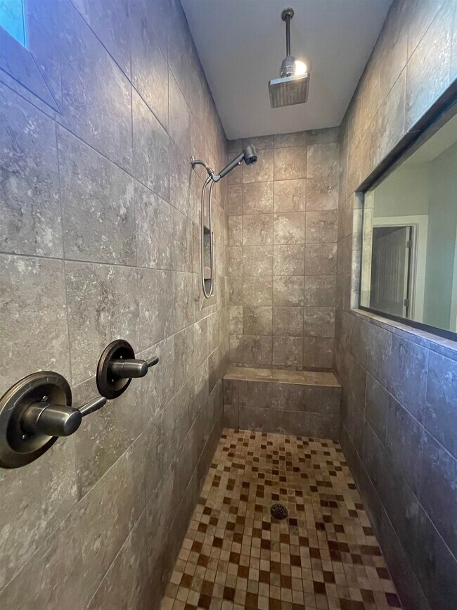 Building Photo - 440 Shaftesbury Ln