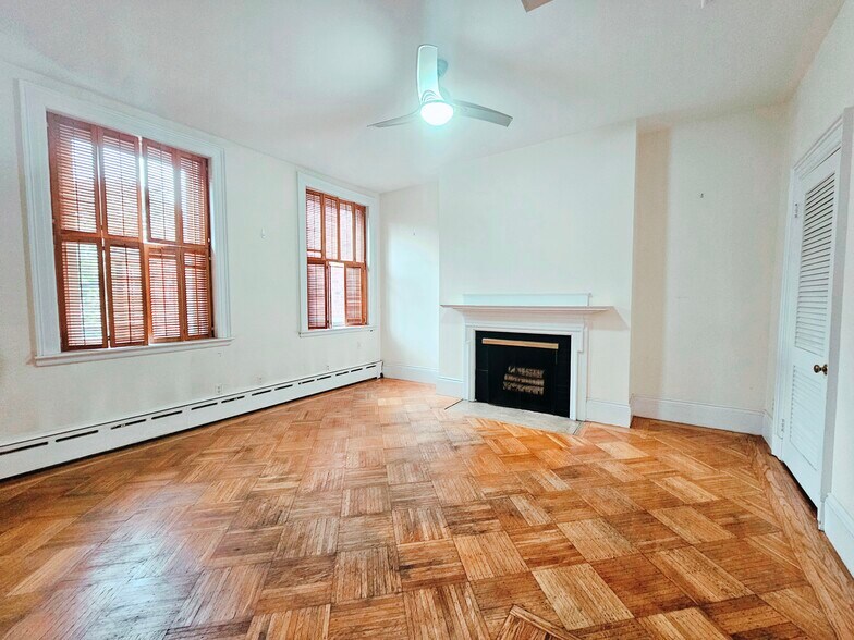 Building Photo - 1712 Beacon St