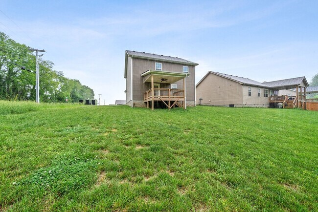 Building Photo - 913 Lutz Ln