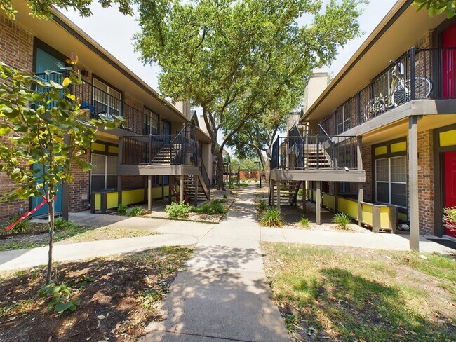 Building Photo - 7685 Northcross Dr