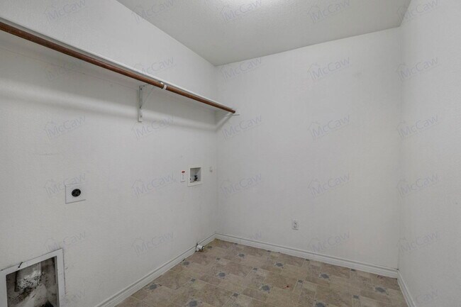 Building Photo - 201 Dartmouth Dr