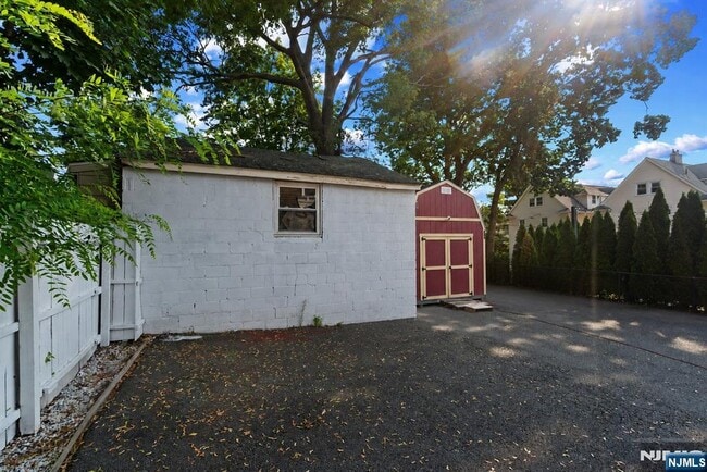 Building Photo - 165 Claremont Ave