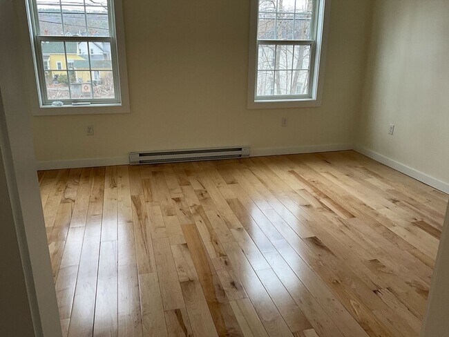 Building Photo - 90 Elm St