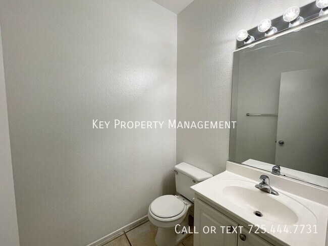 Building Photo - GORGEOUS THREE STORY 2 BEDROOM TOWNHOME IN...