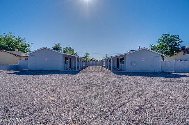 Building Photo - 215 S Doran