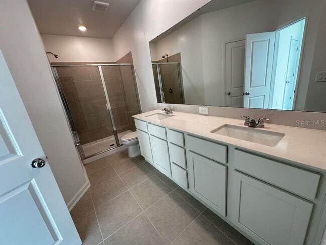 Building Photo - 2729 Skyline Lp