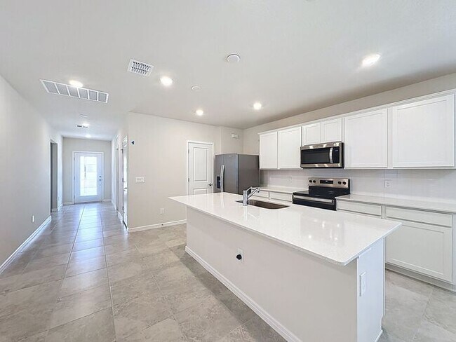 Building Photo - Tohoqua Beauty!