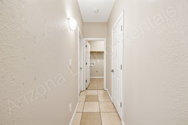 Building Photo - 2085 Alan Ladd Dr