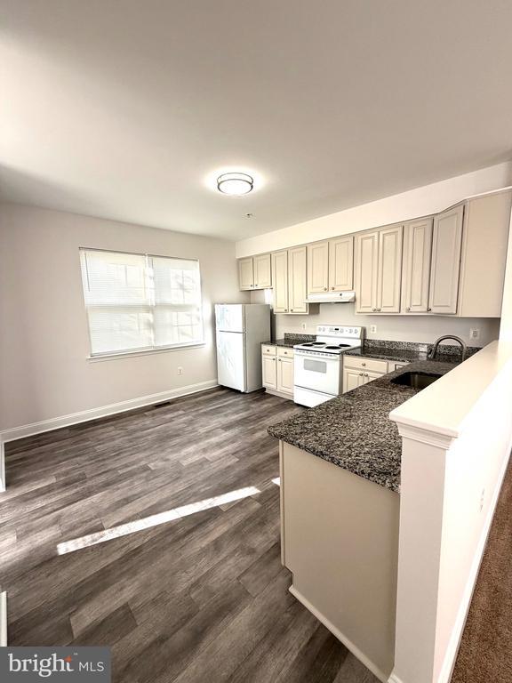 Building Photo - 107 Burck St