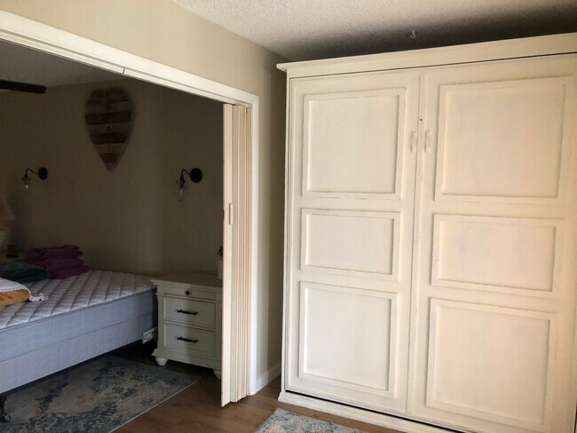 Building Photo - Welcome to this stunning 1-bedroom, 1.5-bathroom home located in Leisure World a 45+ Active Adult...