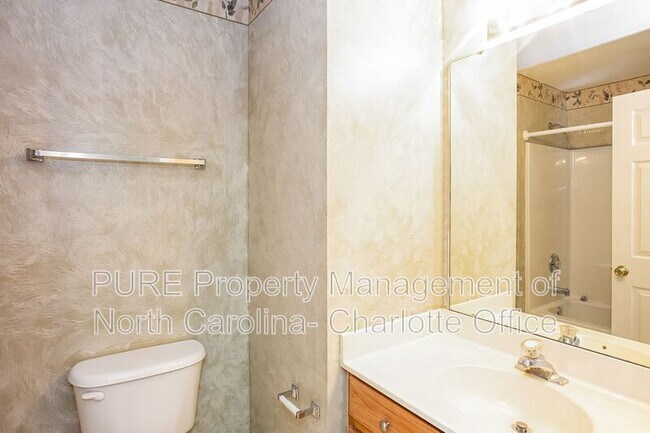 Building Photo - 18040 Delmas Dr