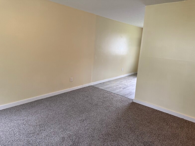 Building Photo - 1518 Loddy Ave NE