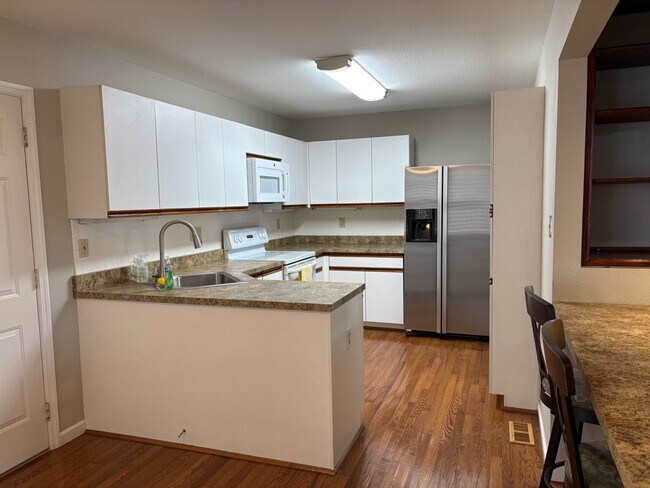 Building Photo - 1716 Highview Cir Ct