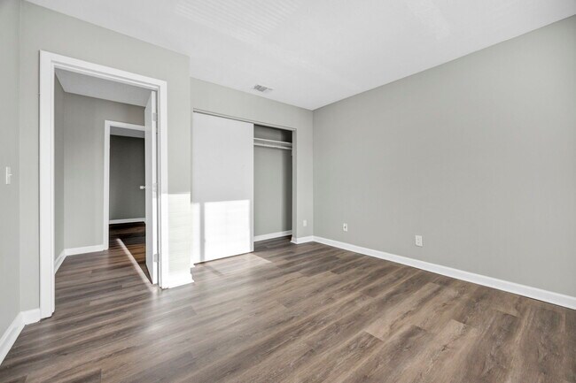 Building Photo - 109 Menlo Dr