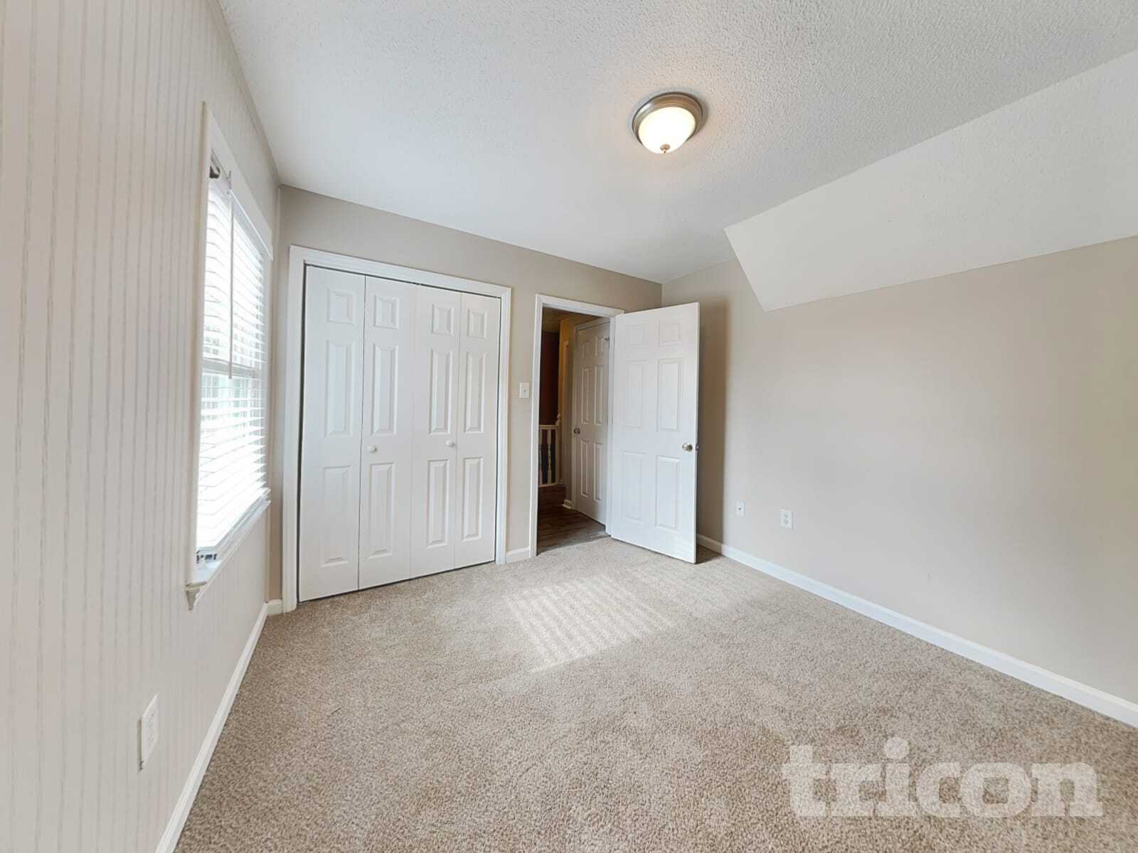 Building Photo - 820 Shadow Lake Dr