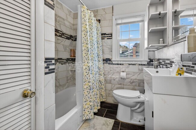 Building Photo - 1620 Melrose Pkwy