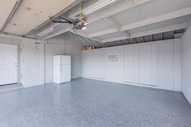 Building Photo - 2607 E Larkspur Dr