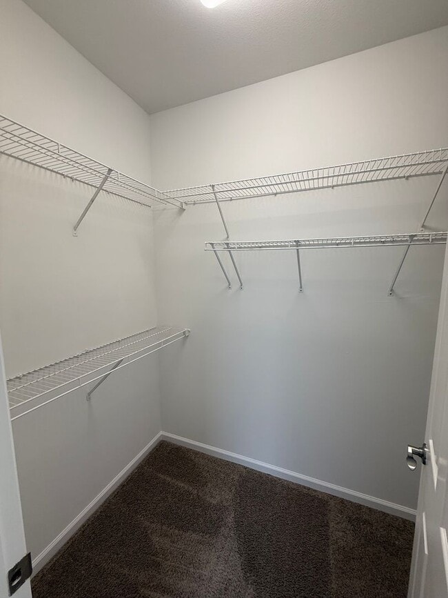 Building Photo - 2 Bedroom Townhome for Rent in Stonewall F...