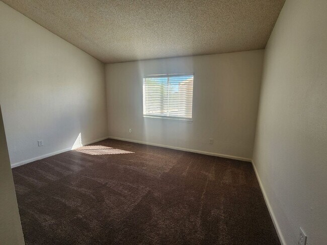 Building Photo - 73512 Sun Valley Dr