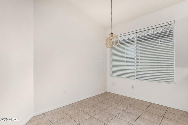 Building Photo - 2129 E Danbury Rd