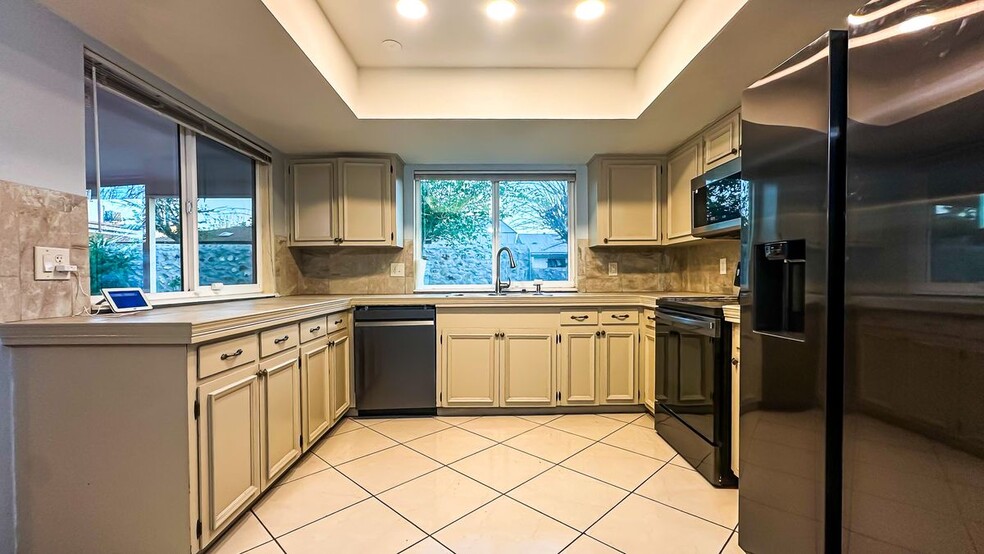 Building Photo - 6916 Polvadera Dr