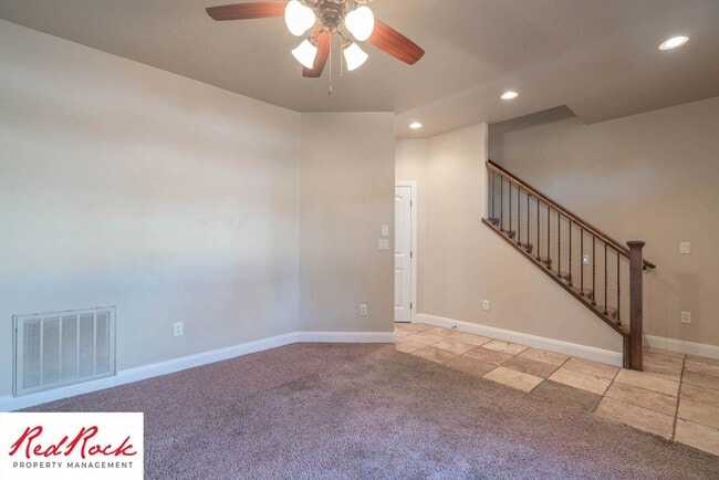 Building Photo - 3 Bedroom Townhome In Southgate Community