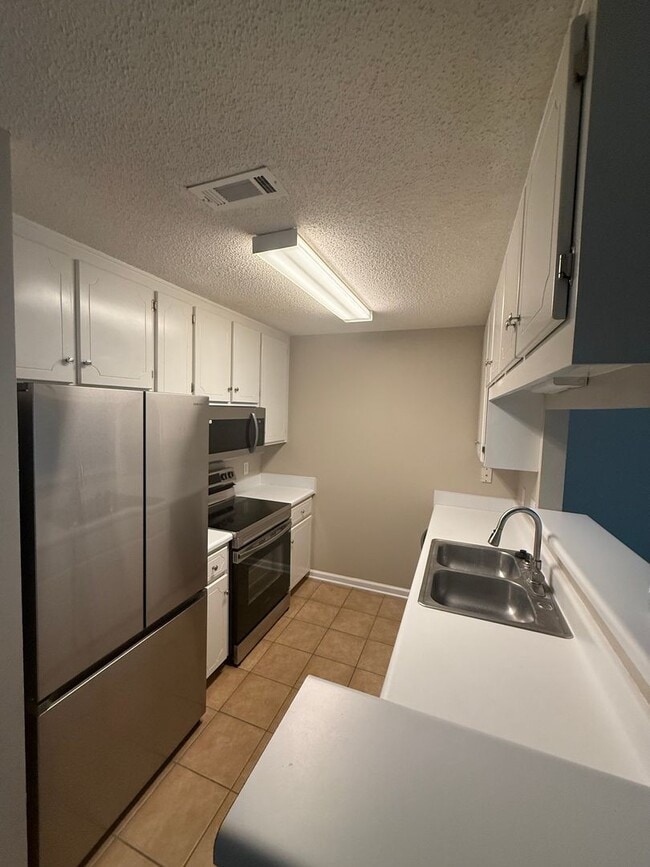 Building Photo - 123 Woodberry Dr