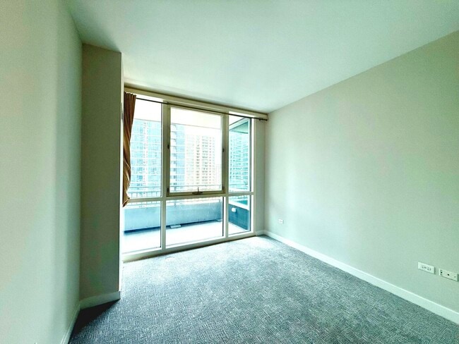Building Photo - 505 N McClurg Ct