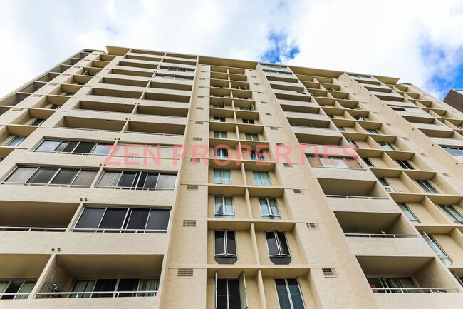 Building Photo - 2 bedroom, 2 bath & 1 parking for rent at Royal Court