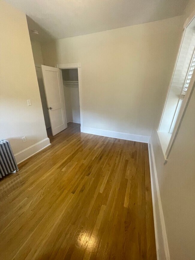 Building Photo - 9/1 No Fee! Sunny 2BR w/private balcony, h...