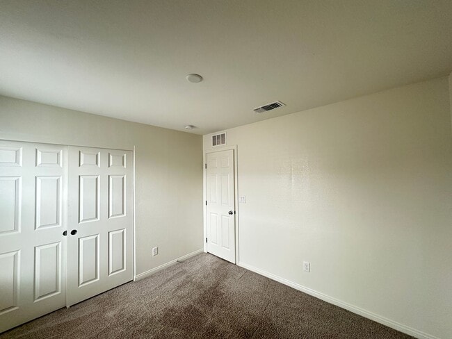 Building Photo - Tarim