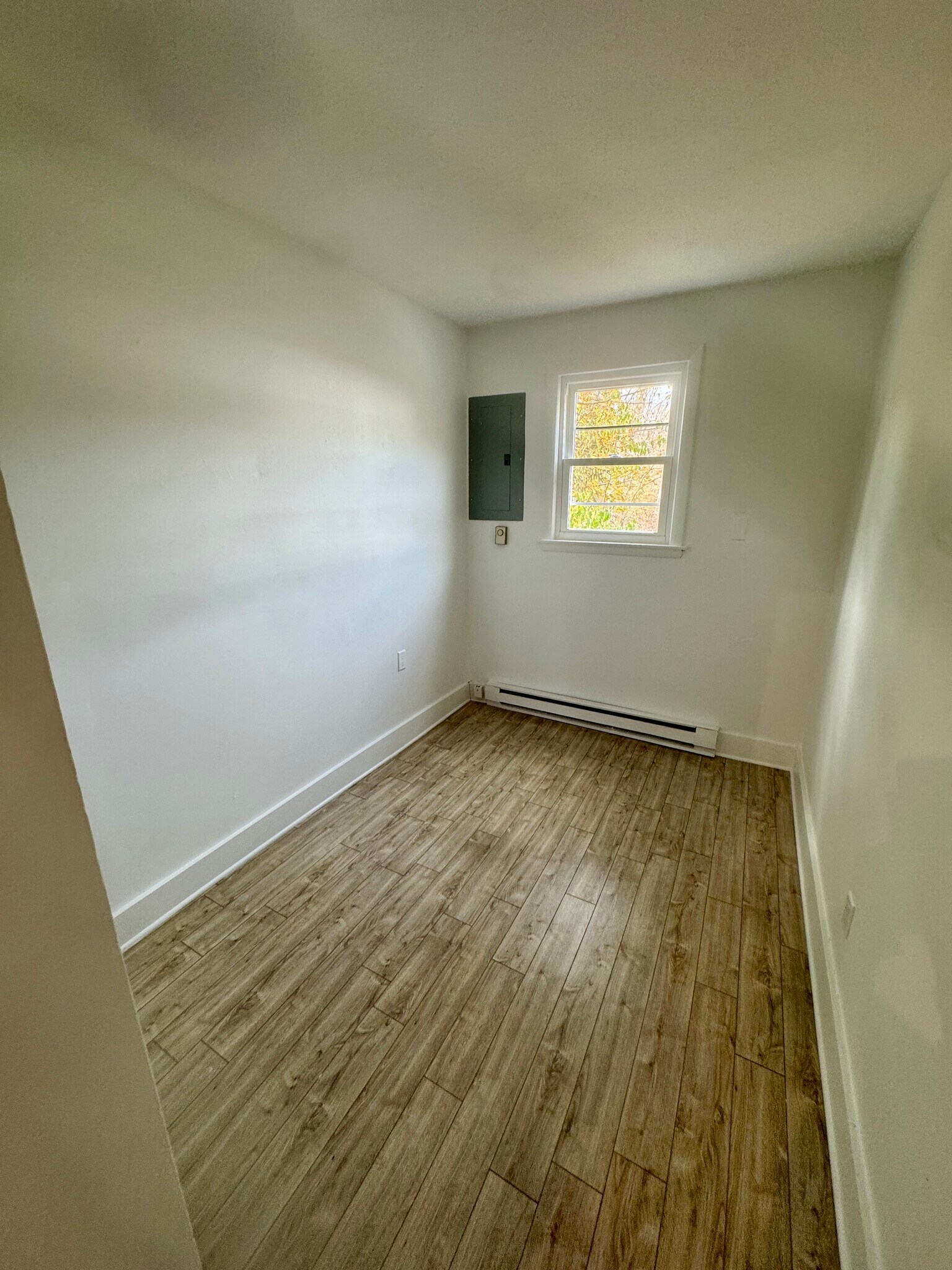 Building Photo - 100 Main St