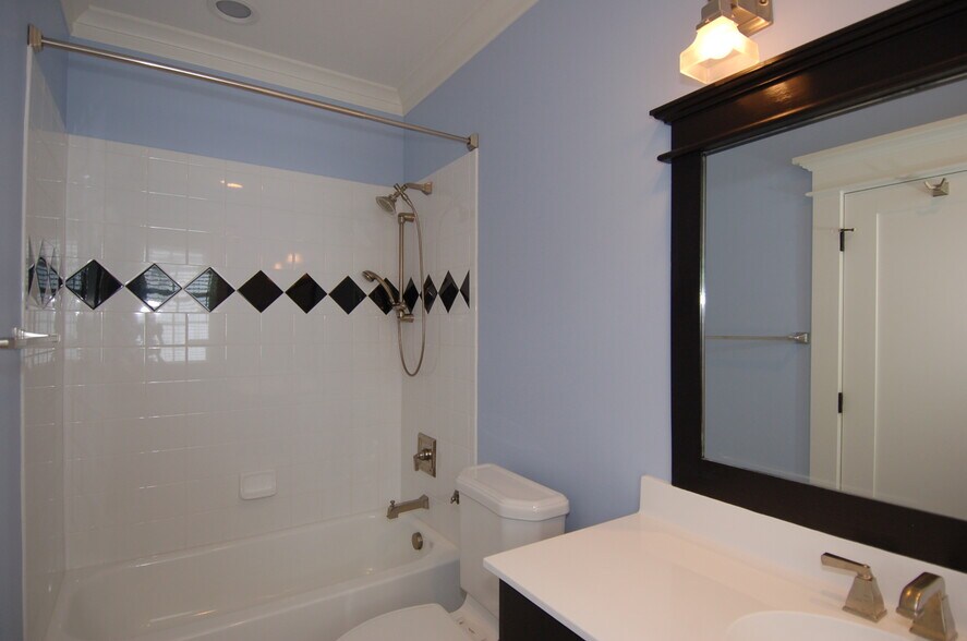 Bath 4 - 1020 Raindipper Dr