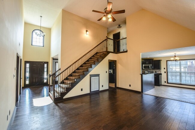 Building Photo - Pet Friendly with No Backyard Neighbors!