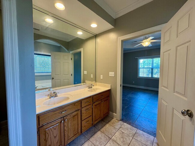 Building Photo - 11 Cedar Brook Ln