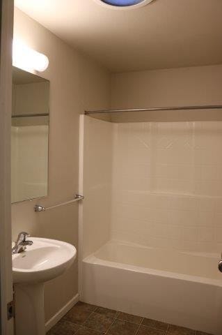 Building Photo - Cute, Cozy, convenient Arcata 3 bedroom townhouse with small fenced yard, laundry