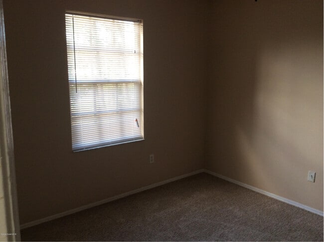 Building Photo - 706 Davidson St SE