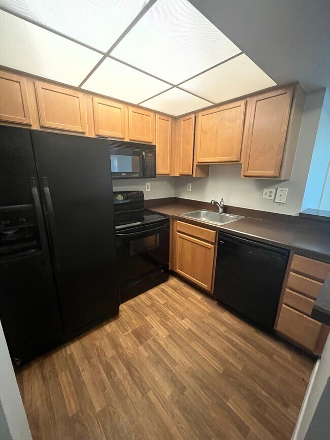 Primary Photo - TWO BEDROOM TWO BATHROOM WITH LAKE VIEW!!