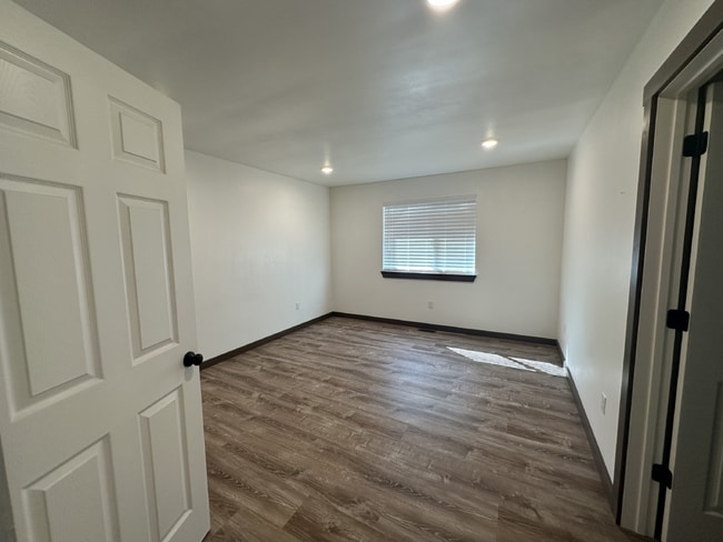 Building Photo - 3 Bed | 2 Bath Twin Bridges Home with Attached Garage