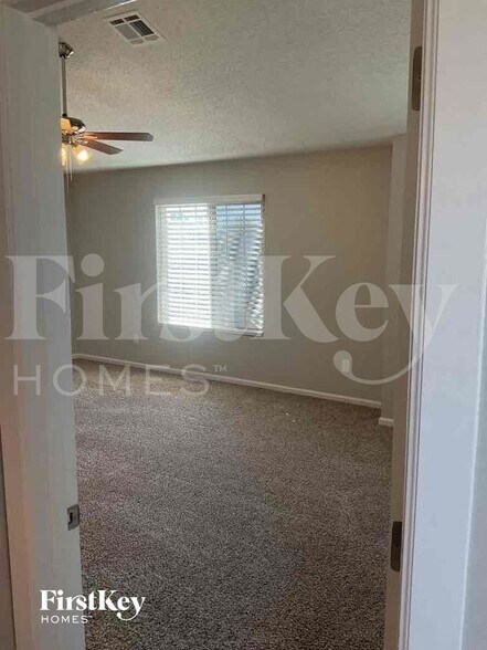 Building Photo - 235 N 22nd Pl