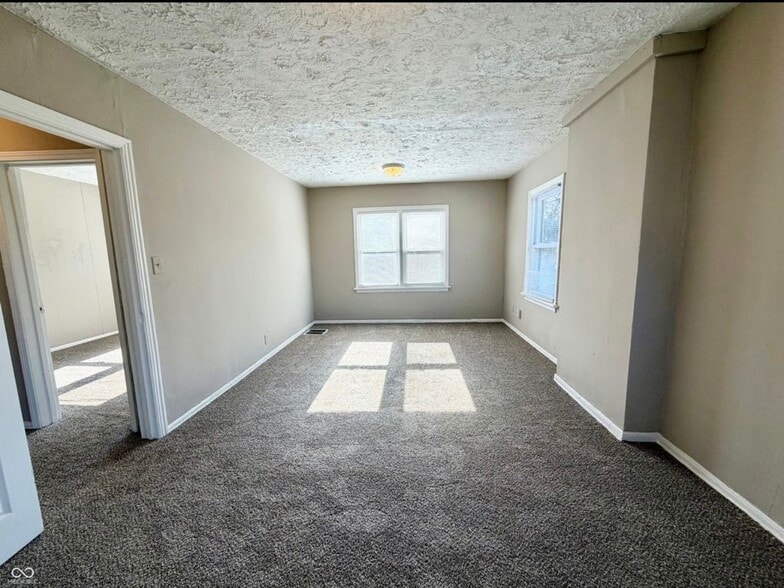 Building Photo - 4002 Rookwood Ave