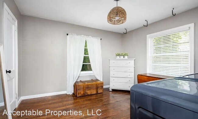 Building Photo - 3 br, 1 bath House - 2344 Gurley Dr.