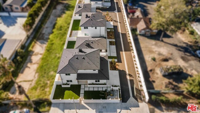 Building Photo - 15224 W Holyland Dr