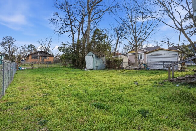 Building Photo - 413 Fulton Ave SW