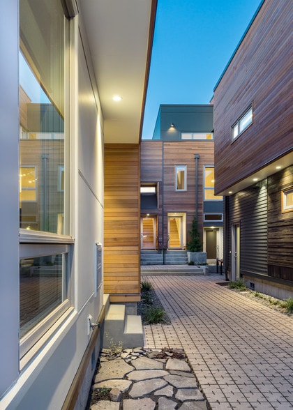 Evening view to entry - 2457 SE Ankeny St