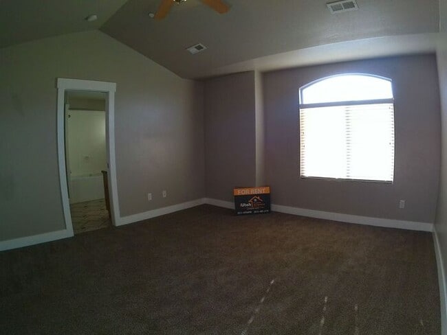Building Photo - 3 bdrm 2 1/2 bth TownHome 2 Car Garage-Dog...